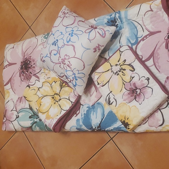 Full/Queen Quilted Comforter Set 4 Piece - Picture 1 of 7